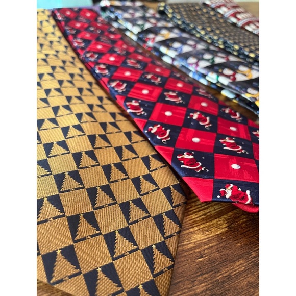 Lot 5 Holiday Neckties - Picture 3 of 3